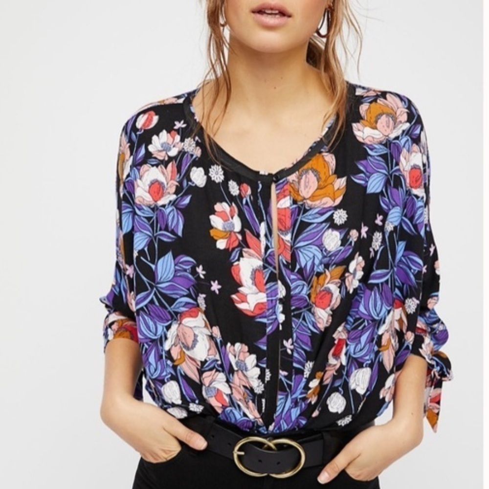 {XS} Free People Keepin’ On Floral CutOut Blouse
